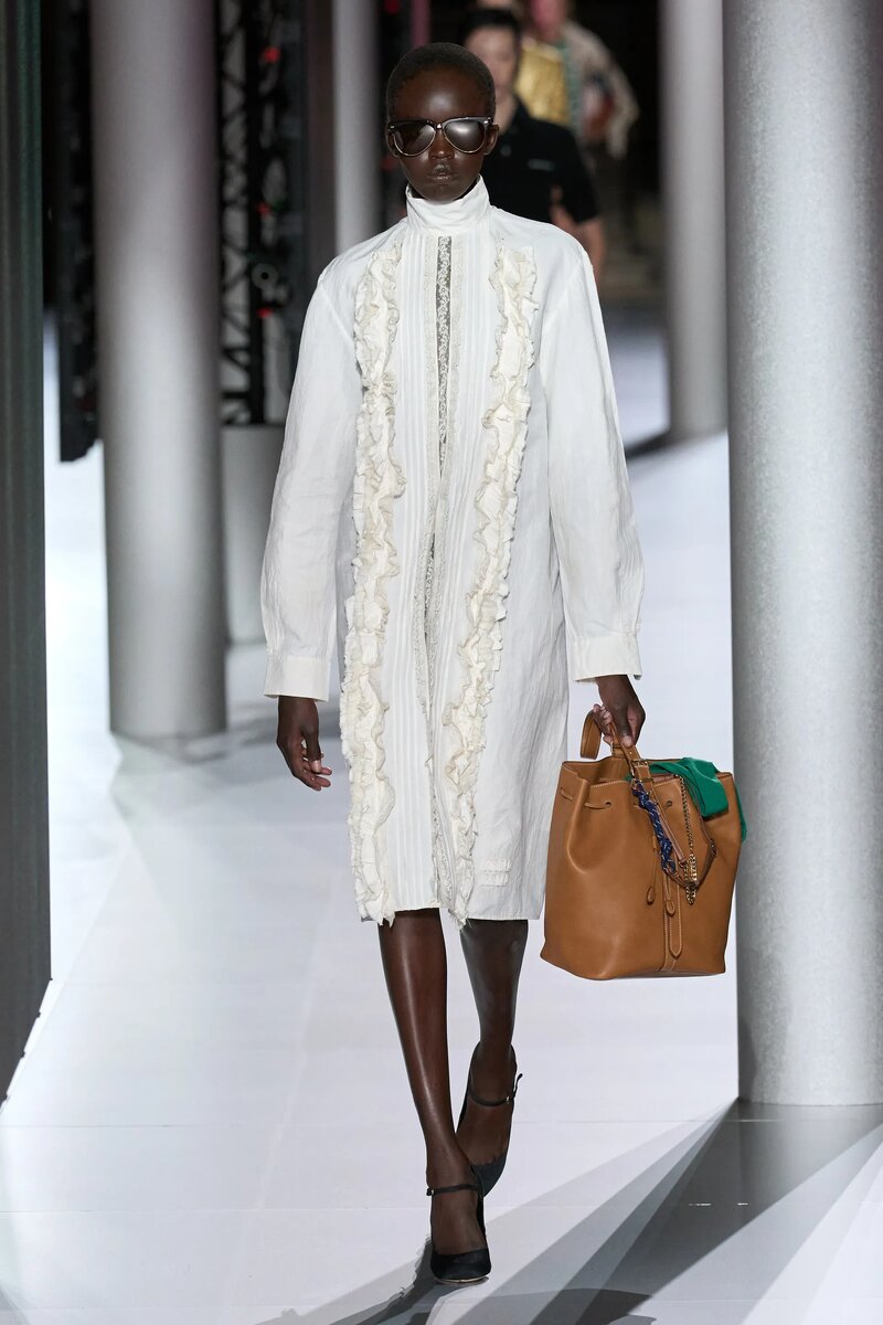 Показ miu miu, весна 2024. Источник: vogue.com 