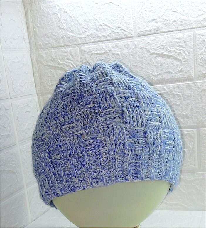 Двухцветные вязаные шапки. Шапка два цвета. Шапка два цвета. Двухцветные вязаные шапки. Двухцветные вязаные шапки.