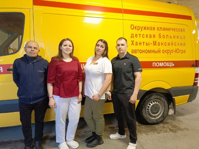    Медики Нижневартовска спасли мужчину на трассе после ДТП