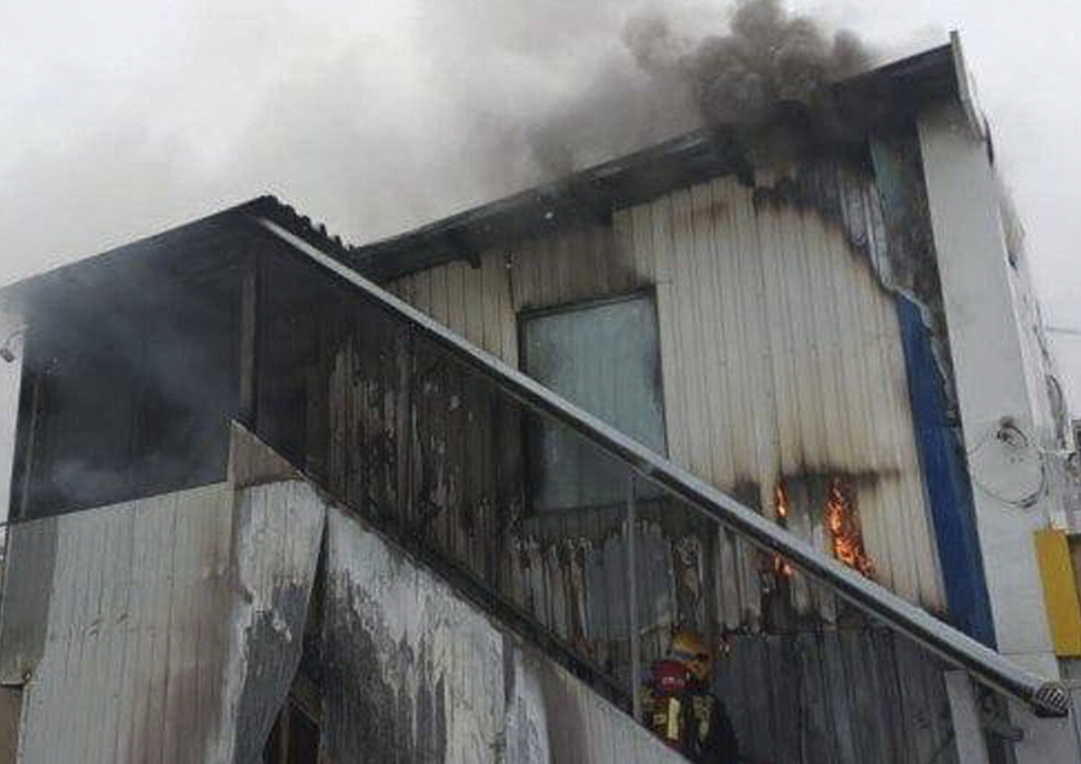    В Москве загорелась автомойка рядом с АЗС