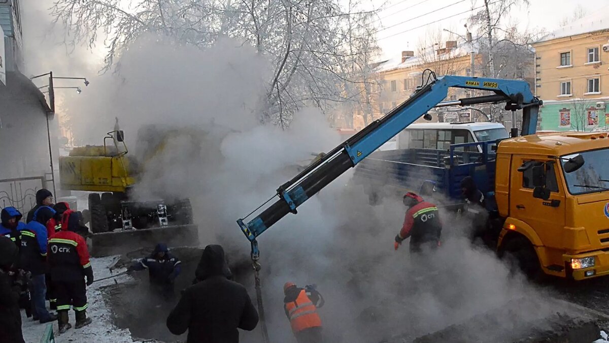     В то время, как правоохранительные органы возбуждают уголовные дела по поводу коммунальной аварии в подмосковном Климовске, катастрофы в системе ЖКХ накрывают другие города в Московской области.