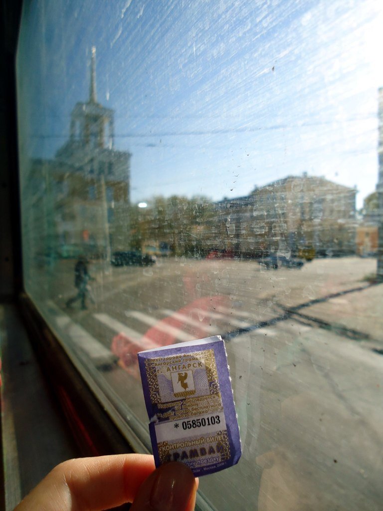 Бегущая по волнам... герб явно создавался во времена тотального увлечения Александром Грином