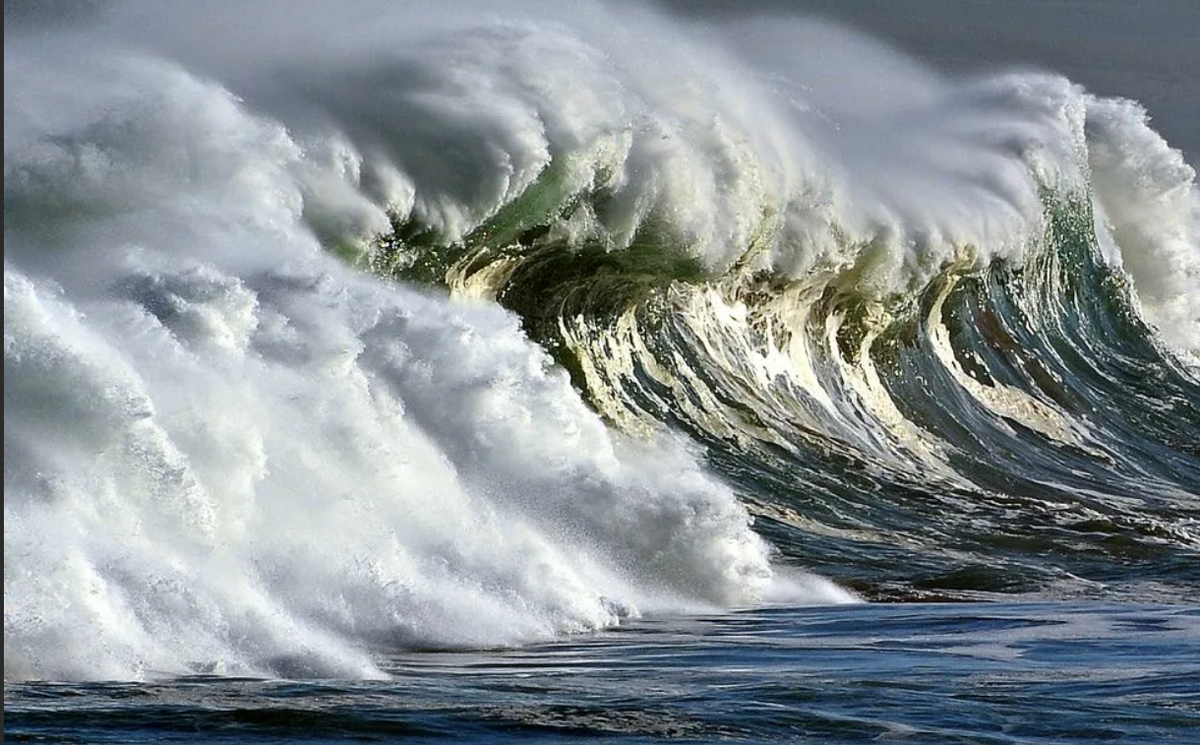 Океан шторм 2. Тихий океан волны ЦУНАМИ. Океан ЦУНАМИ шторм. Тихий океан шторм огромные волны. Высокие волны.
