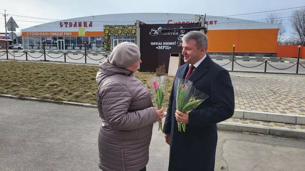     В Ростовской области глава администрации Кагальницкого района Вадим Сидоров стал фигурантом уголовного дела по подозрению в получении взятки, сообщили в региональном УФСБ.
