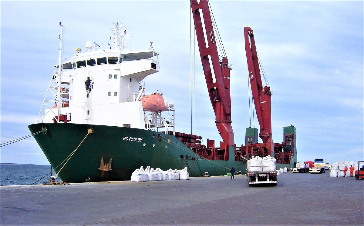 "Паулина" в порту