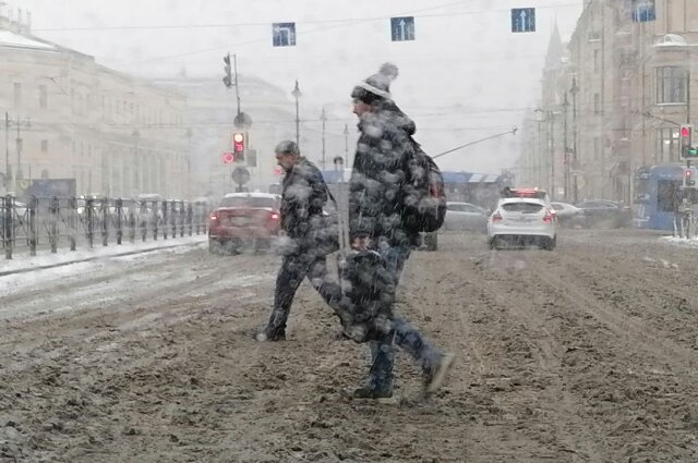 Из-за сильных снегопадов Томск стоит в пробках, а мэр обращается к горожанам за помощью