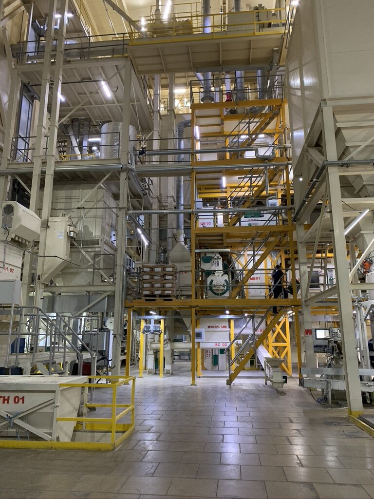 НПАО «Де Хёс» входит в перечень системообразующих в регионе присутствия и является важным звеном в цепочке кормления сельскохозяйственных животных и птицы.