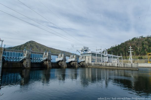 Майнская ГЭС со стороны верхнего бьефа