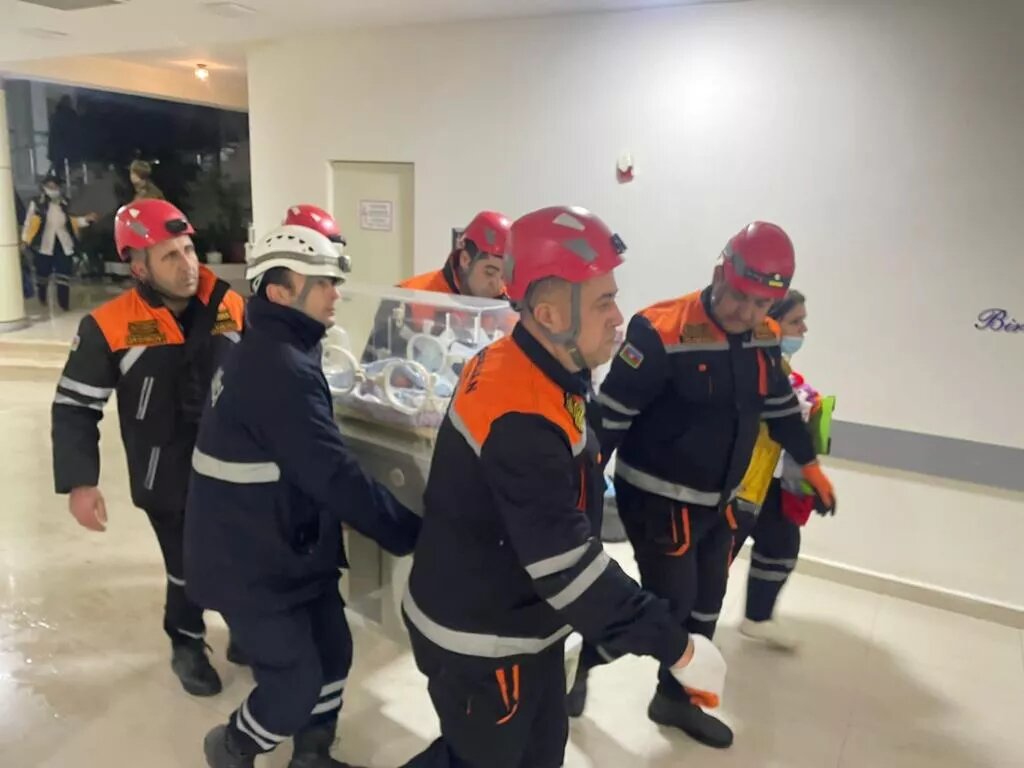 Пожар в Республиканском перинатальном центре в Баку © Photo : Ministry of Emergency Situations (Azerbaijan)
