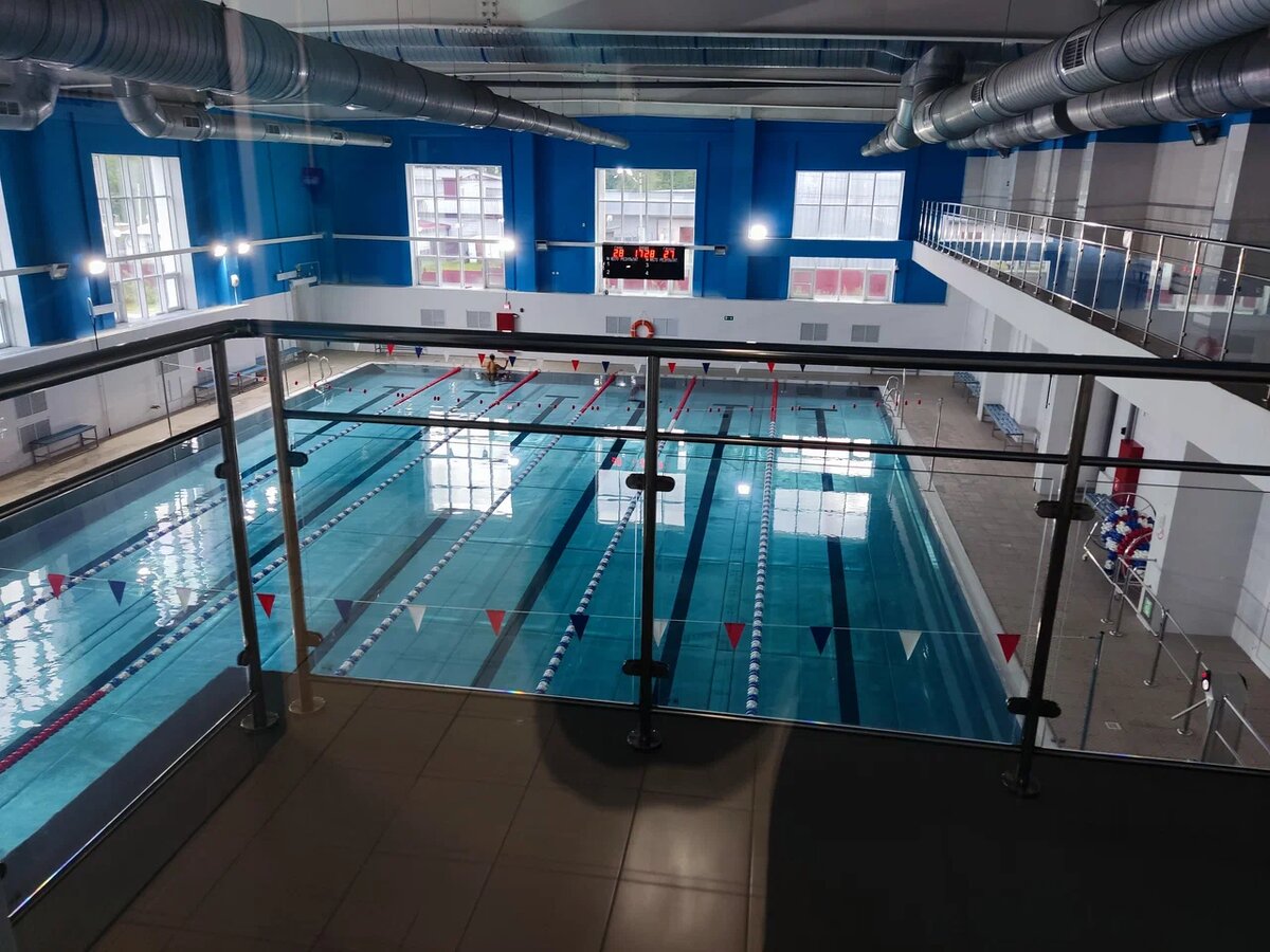 Как же здорово поплавать в теплой водичке, когда на улице минус 37