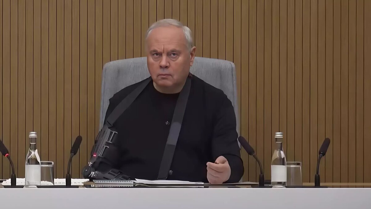     По словам депутата, обострилась травма, знакомая теннисистам.