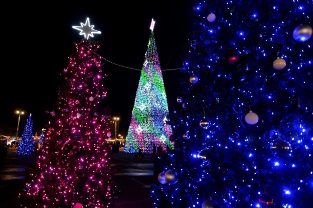    Новогодний городок в центре Оренбурга будет работать до 21 января.