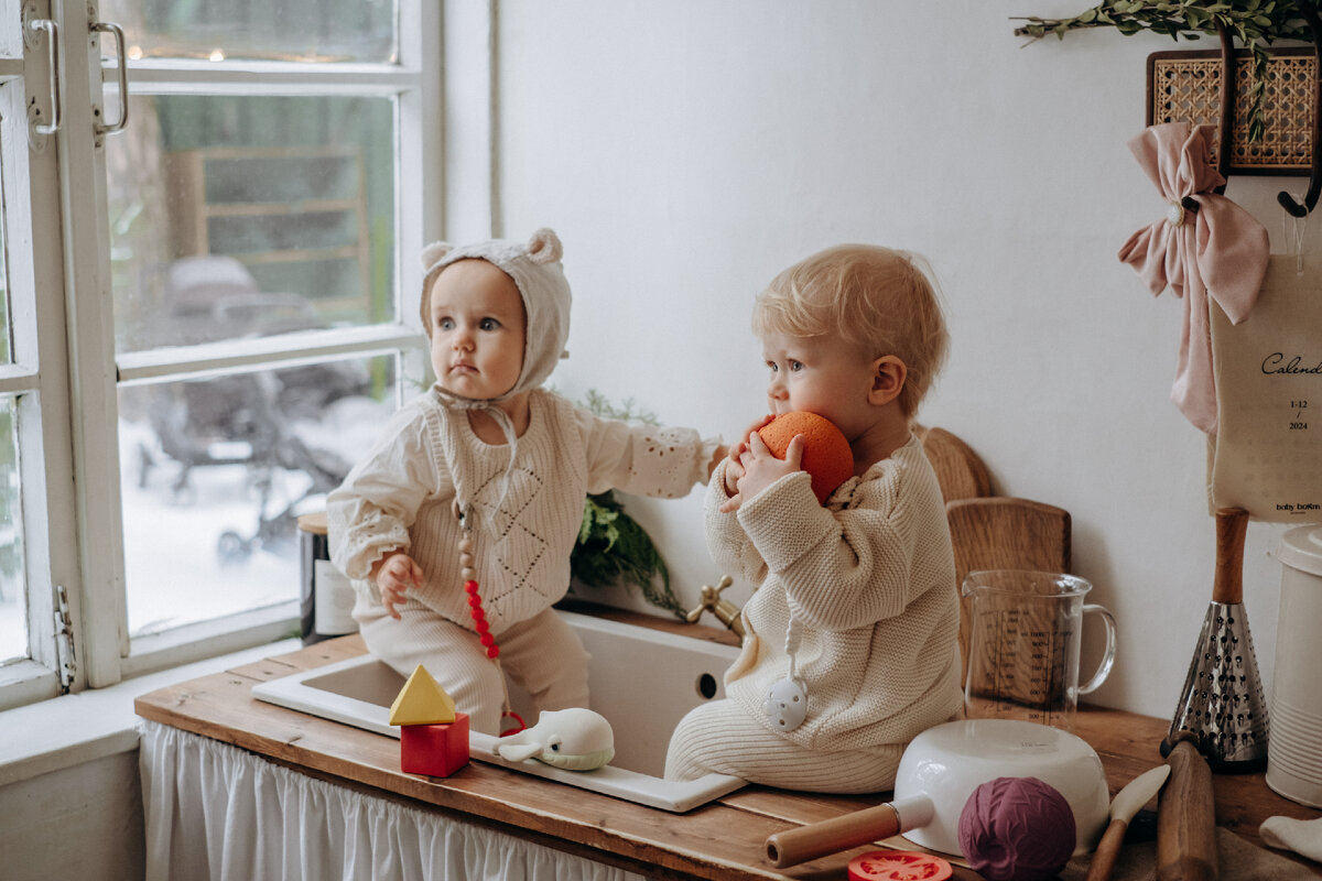 Малыши-Овны очень энергичны, поэтому пытаются освоить окружающий мир и интересуются всем на свете – нужно всё потрогать, попробовать
