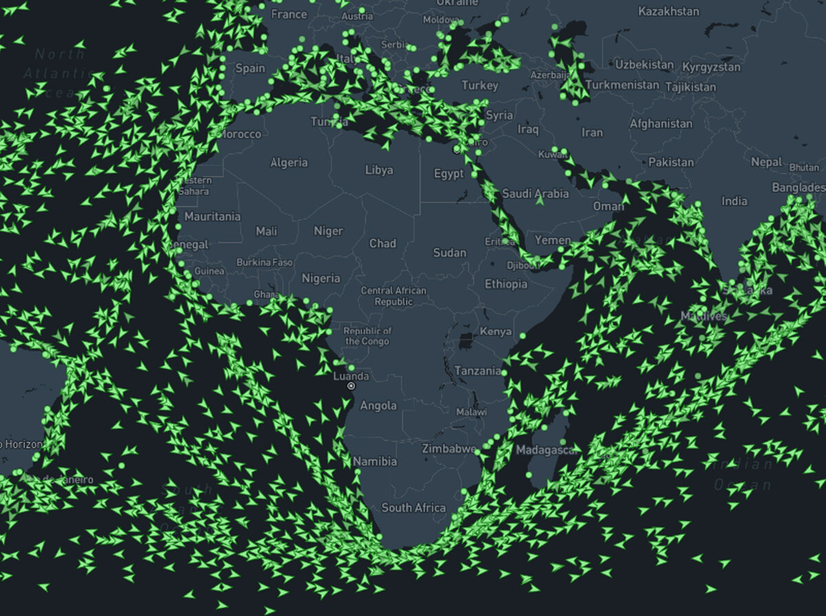 https://www.marinetraffic.com/