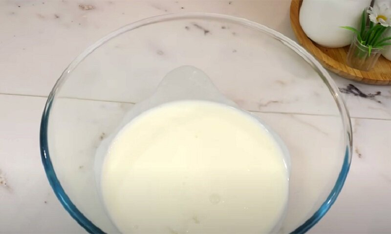 Быстрое тесто на кефире для пирожков и пирогов 