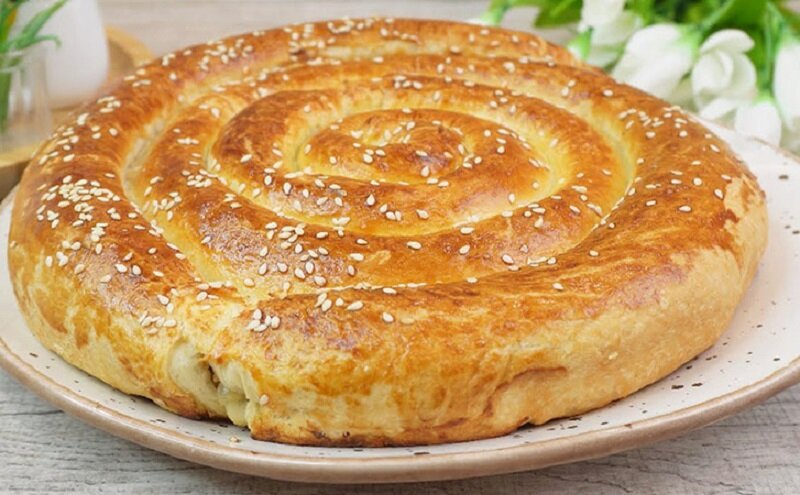 Простой быстрый и очень вкусный мясной пирог