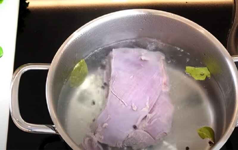 Простой быстрый и очень вкусный мясной пирог