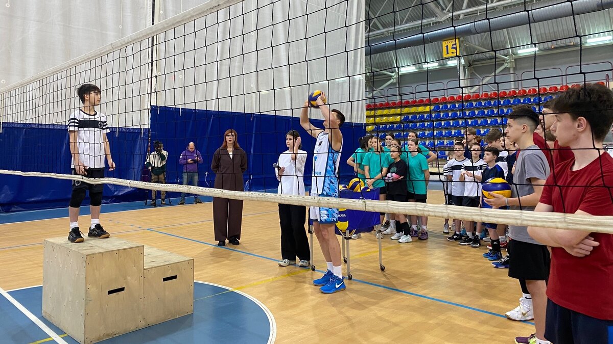   Именитый волейболист Игорь Кобзарь провёл мастер-класс для югорских спортсменов