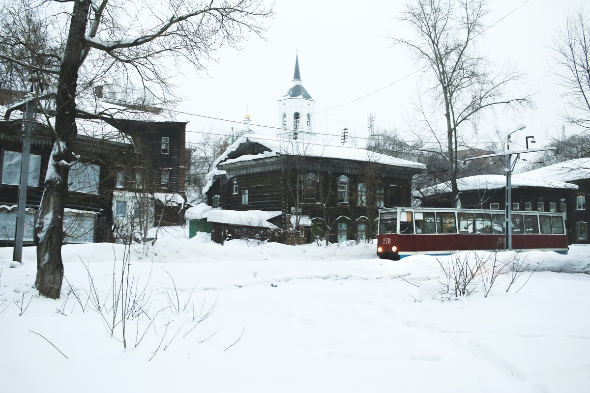 Куда отправиться в России за настоящей зимней атмосферой? Конечно, в Сибирь! Чтобы походить по заснеженной тайге, погреться в горячих источниках и нагулять морозный румянец.-9