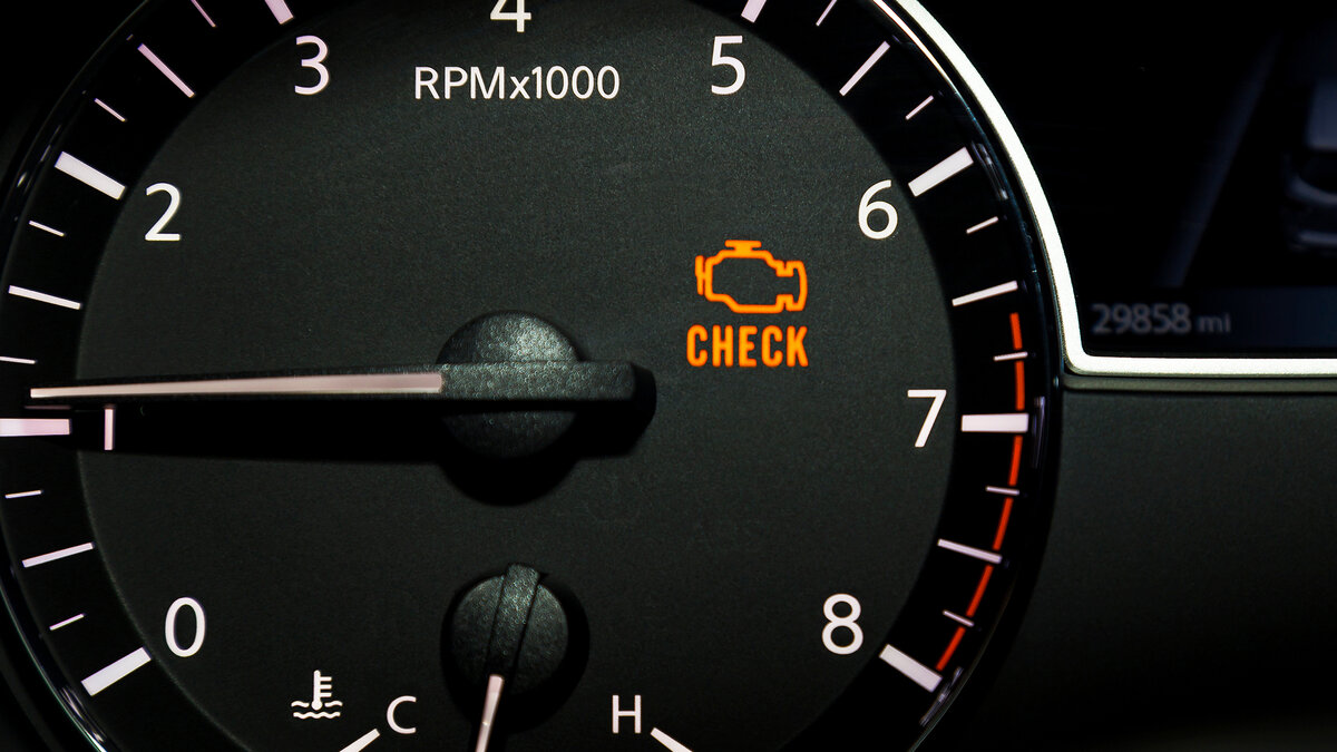 Один из вариантов значка Check Engine на приборной панели