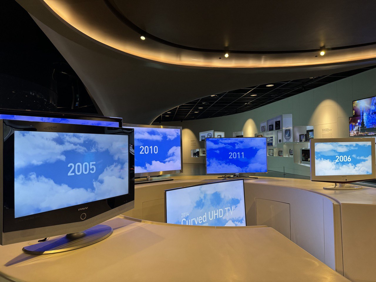 Изменения в дизайне телевизоров с развитием полупроводниковой промышленности в Корее. / Фото: Захаренко Кристина
