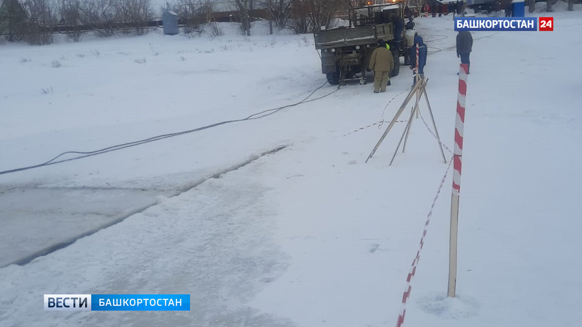    В Башкирии готовятся достать провалившуюся под лед фуру