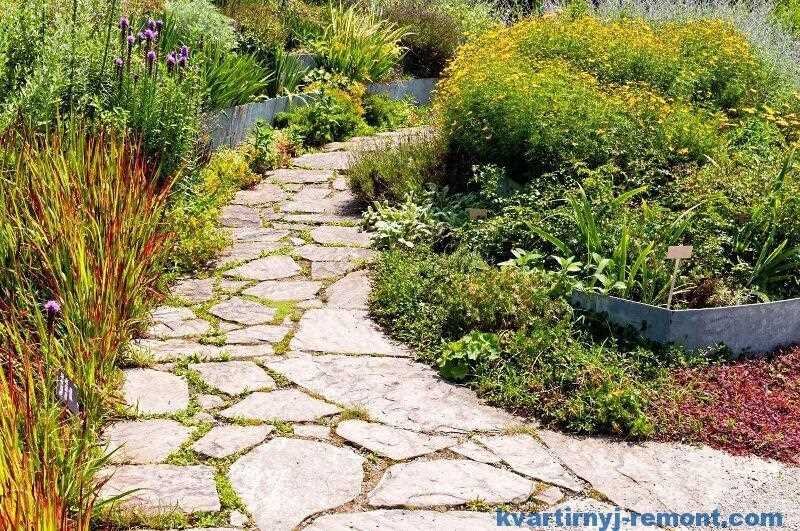 Как просто сделать садовую дорожку из плитки на даче или участке — 5 шагов с фото