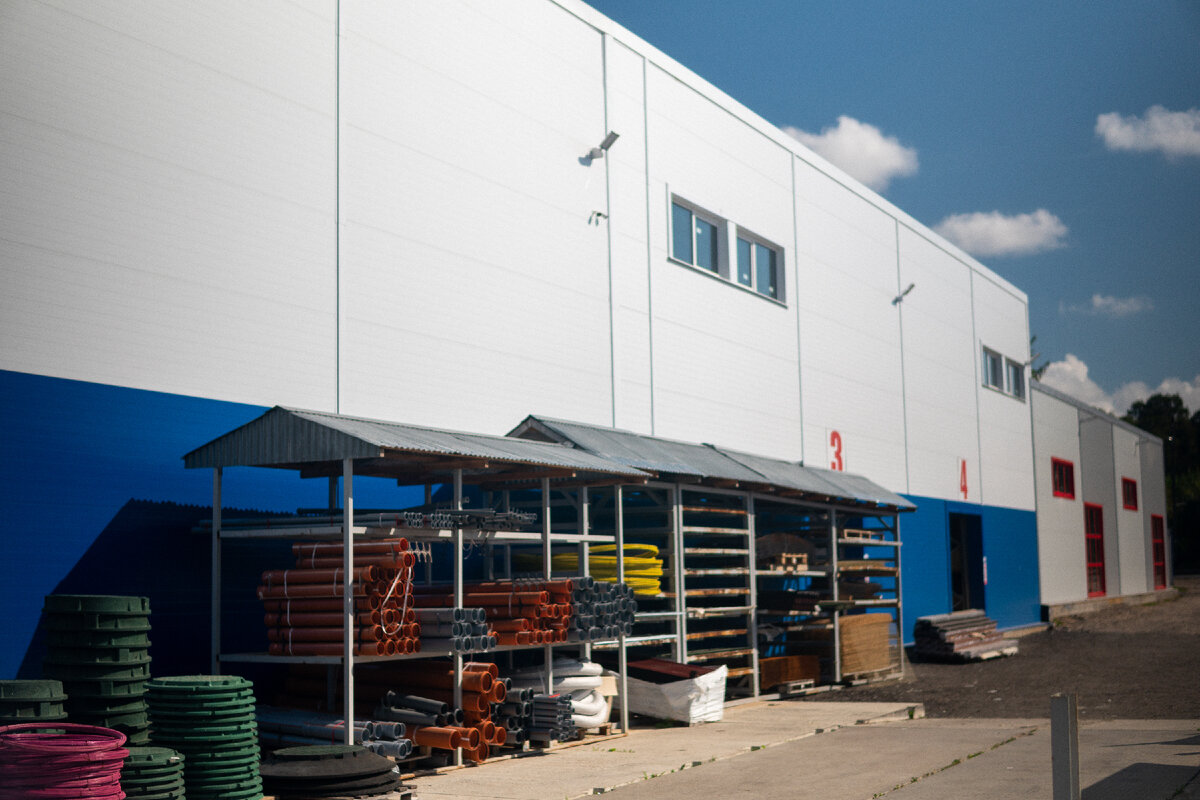 Сэндвич-панели идеально подходят для строительства складов, ангаров, гаражей и других промышленных зданий и сооружений. 