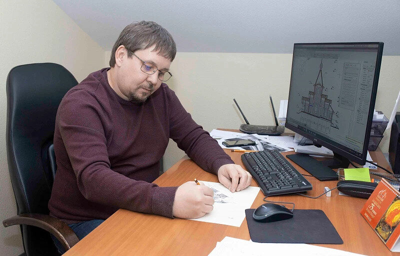 Алексей Борисович за работой.