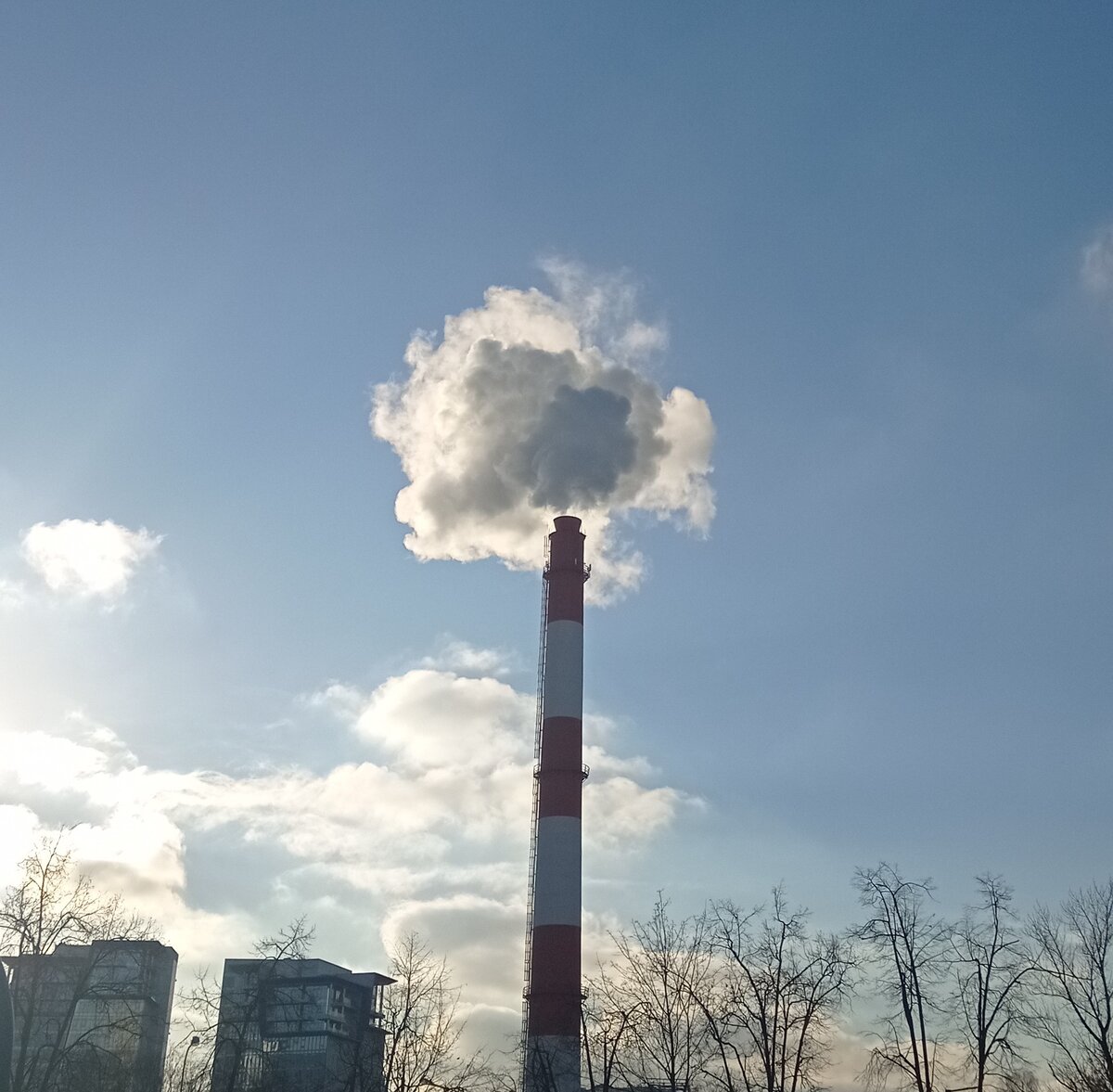 Просто дымящая труба.