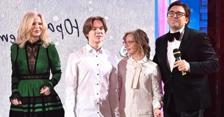 Светлана, Дэннис и Эстелла Шатуновы на программе Андрея Малахова