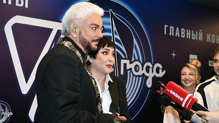 СЕЙЧАС ФИЛИППУ И ЛОЛИТЕ СОВСЕМ НЕ СМЕШНО: "ГОЛАЯ ВЕЧЕРИНКА" СИЛЬНО УДАРИЛА ПО ИХ КОШЕЛЬКАМ. ФОТО: KOMSOMOLSKAYA PRAVDA / GLOBAL LOOK PRESS