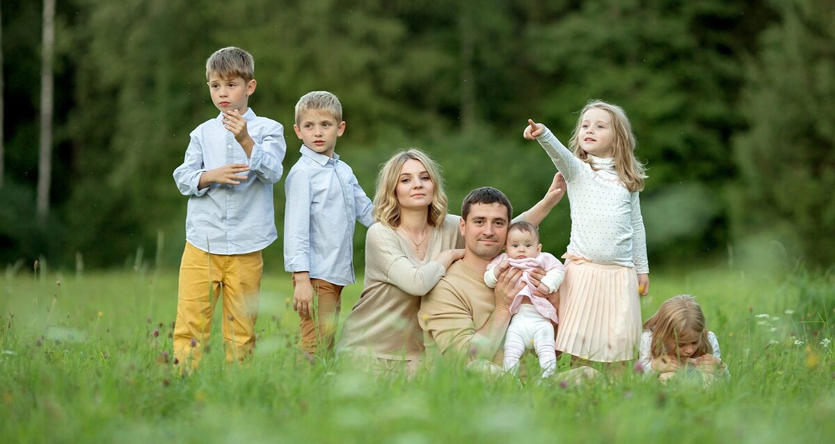 Фото отсюда https://csu-nik.tmbreg.ru/wp-content/uploads/2023/06/mnogodetnye.jpg