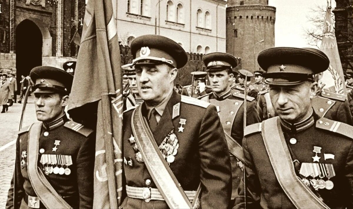 Парад Победы. В строю Мелитон Кантария