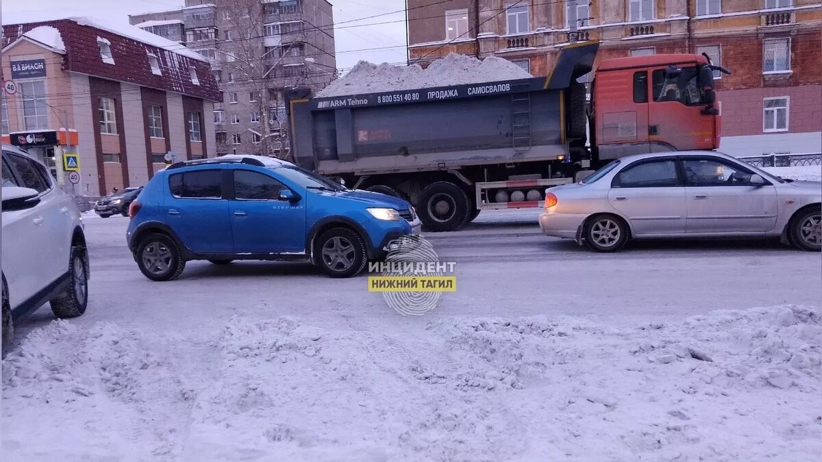 Пробка ужасная, не едьте сюда!»: жители Нижнего Тагила застряли на  скользкой дороге | Новости Тагила TagilCity.ru | Дзен