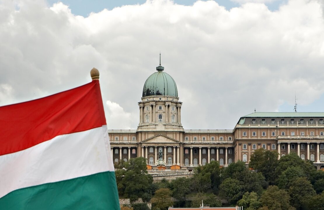    Politico: Венгрия снимет вето на помощь ВСУ при условии ее пересмотра раз в год