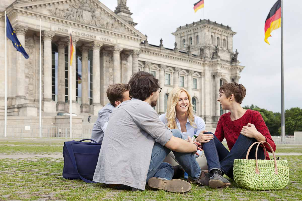 Германий в жизни человека. Учеба в Германии. Студенты в Германии. Германия люди. Общение немцев.