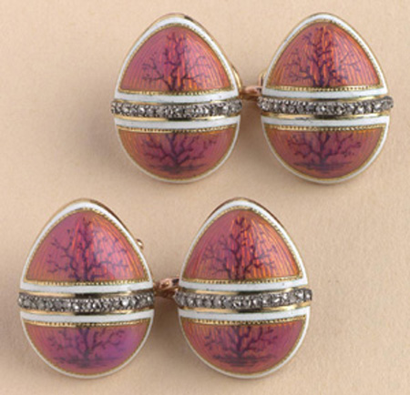 Запонки-яйца Фаберже, подаренные императору Николаю II его матерью Марией Федоровной на Пасху в 1907 г. Источник: kingandallen.co.uk