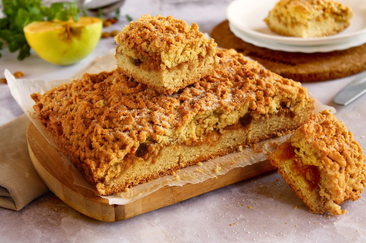 Шарлотка с арахисом