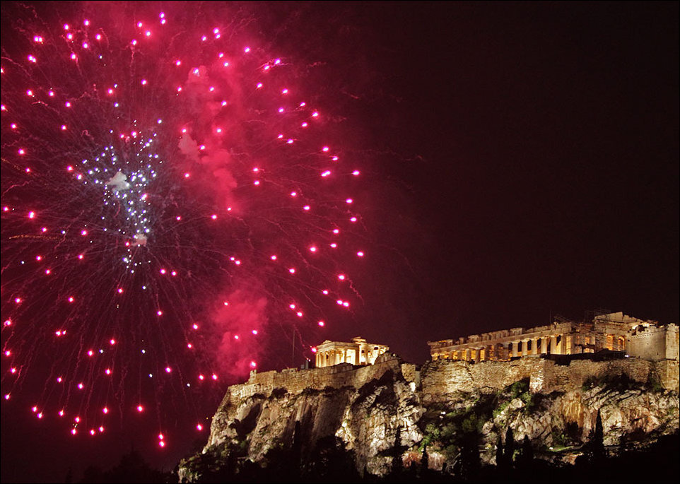 https://cdn1.mouzenidis.com/userfiles/gallery/1462/new-year-athens_36621.jpg