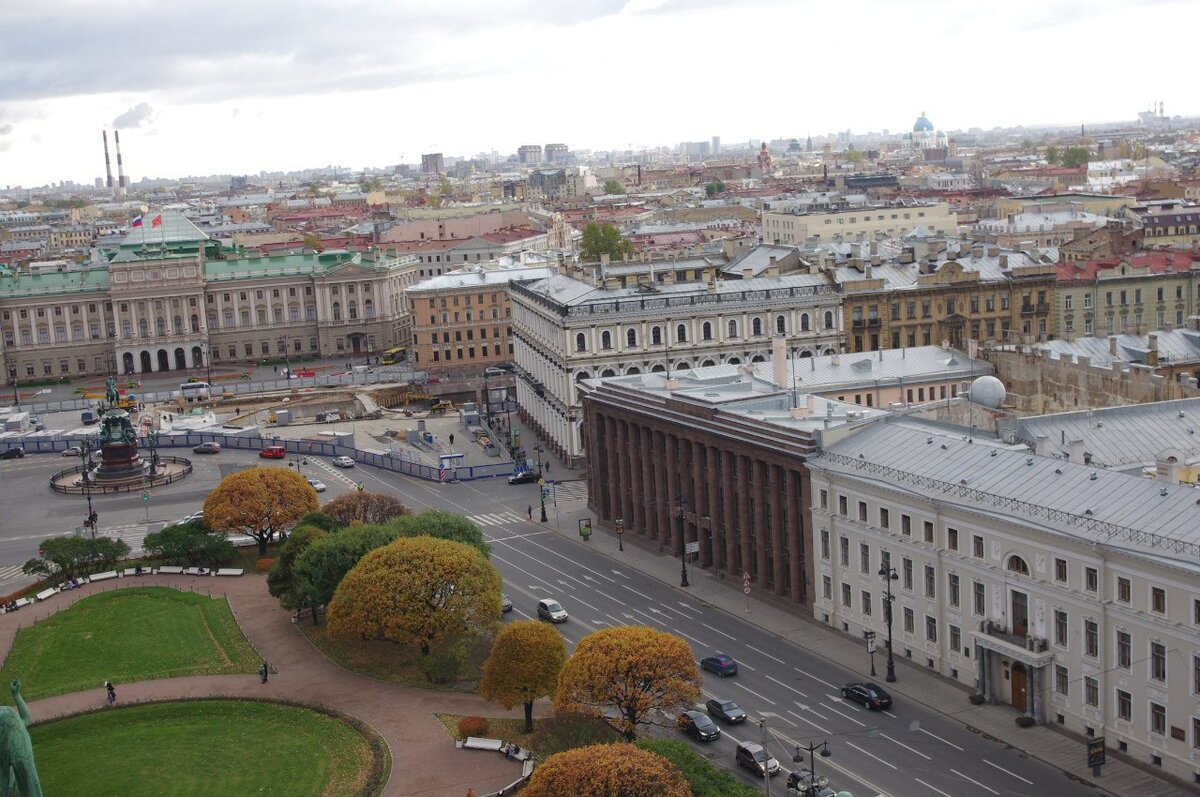 Зимнего фото Петербурга нет, так что пусть будет летнее, из моего архива