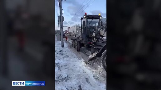 Улицы Красноярска по-прежнему утопают в снегу