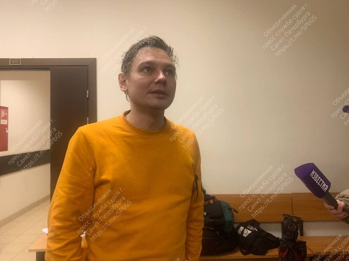 Моисеев заявил, что его выступление на сцене с одним носком на голое тело было неуместным.  Фото: Фото: пресс-служба судов Петербурга
