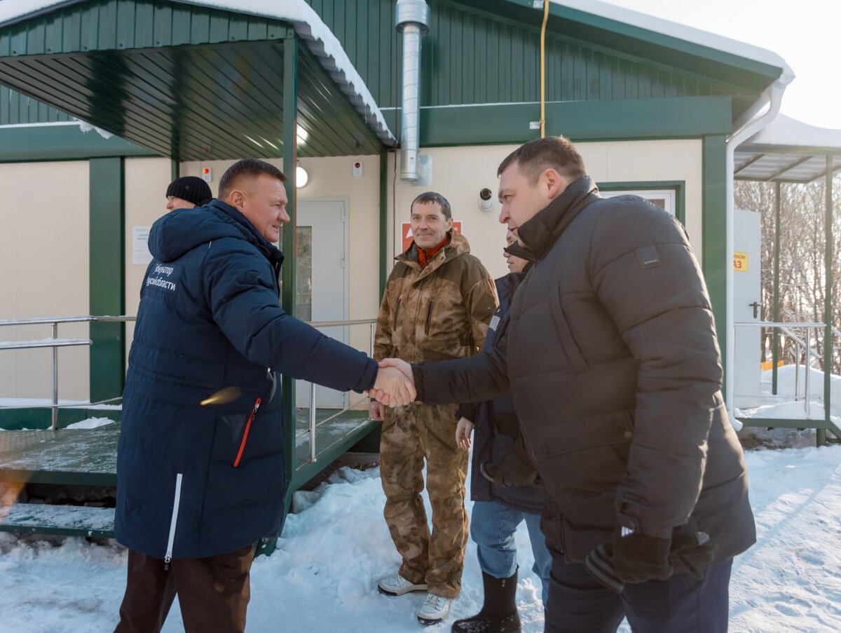    Губернатор Роман Старовойт проверил медицинские объекты Курской области