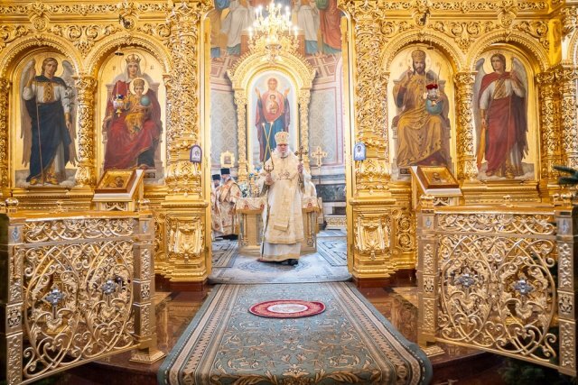   Каких святых можно увидеть в курском соборе Рождества Пресвятой Богородицы?