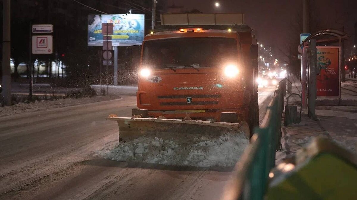 Расчистку дорог ночью в Краснодаре продолжат 42 снегоуборочные машины |  Краснодар. Новости | Дзен