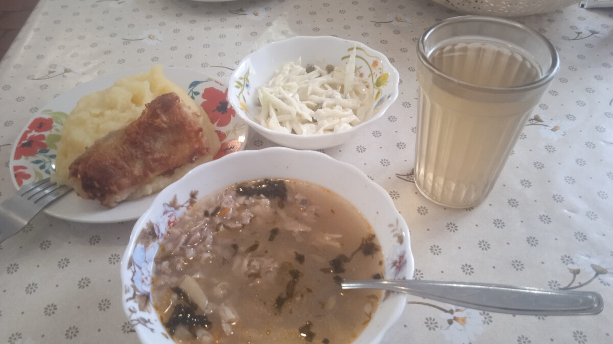 Вот так нас кормят на второй работе. Обед 60 рублей