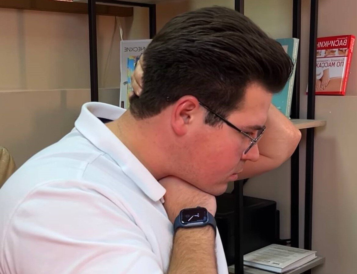 Врач Александр Ледень