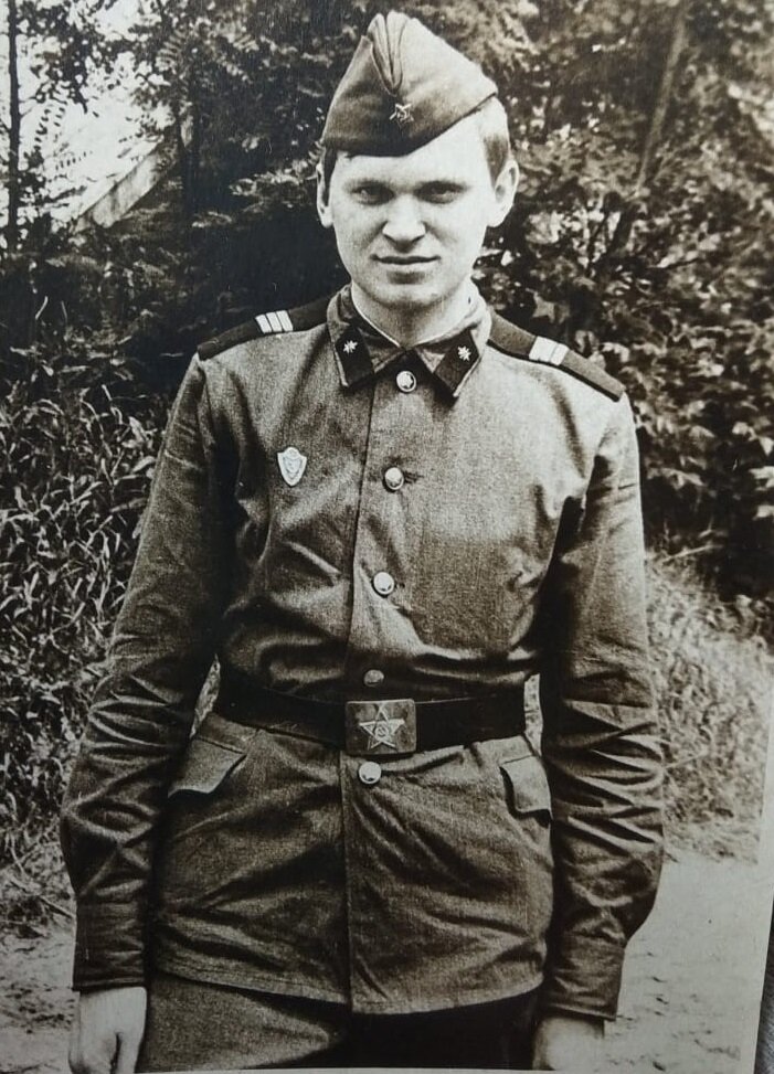 Платочки белые песня. Платочки для частушек. Слова песни синий платочек. Шульженко клавдия на войне синий платочек. Песня снежинка текст песни.