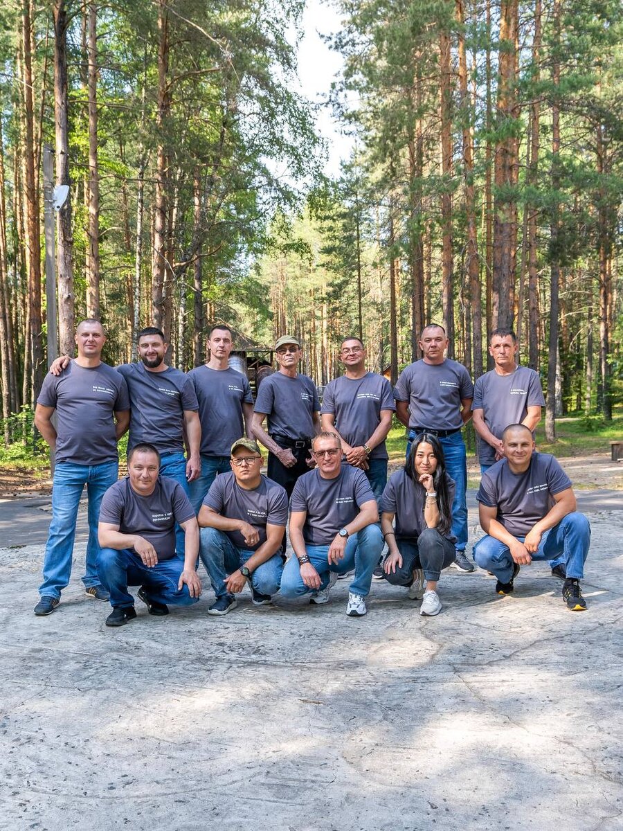 Семья Деда Лесовика. Все мы знаем толк в строительстве домов из бруса.